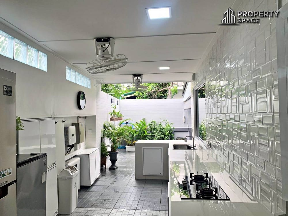 3 Bedroom 2-Story Pool Villa in Uraiwan Park View Pattaya For Rent Image 29