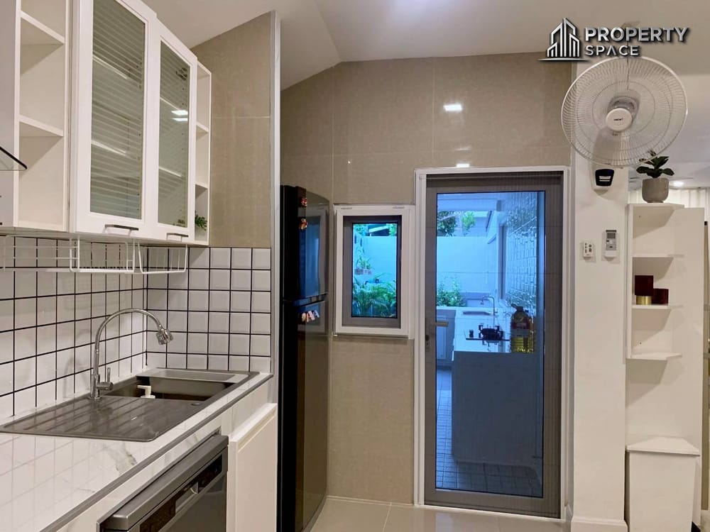 3 Bedroom 2-Story Pool Villa in Uraiwan Park View Pattaya For Rent Image 28