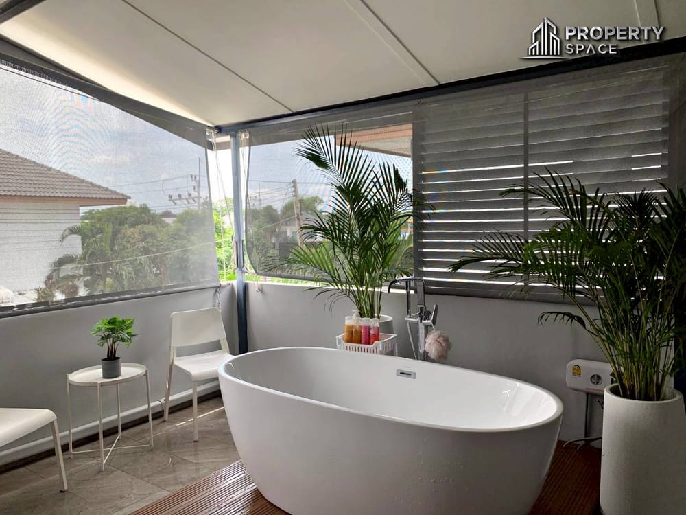 3 Bedroom 2-Story Pool Villa in Uraiwan Park View Pattaya For Rent Image 27
