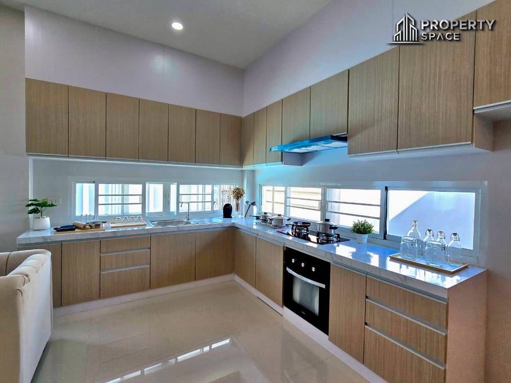 Hot Deal! Nordic-Style 4 Bedroom Pool Villa in Soi Siam Pattaya For Sale Image 12