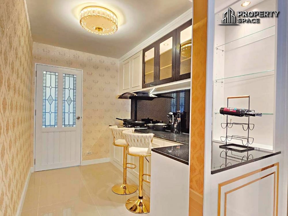 Elegant English-Style 3-Bedroom House in Soi Noen Plabwan Pattaya For Sale Image 8
