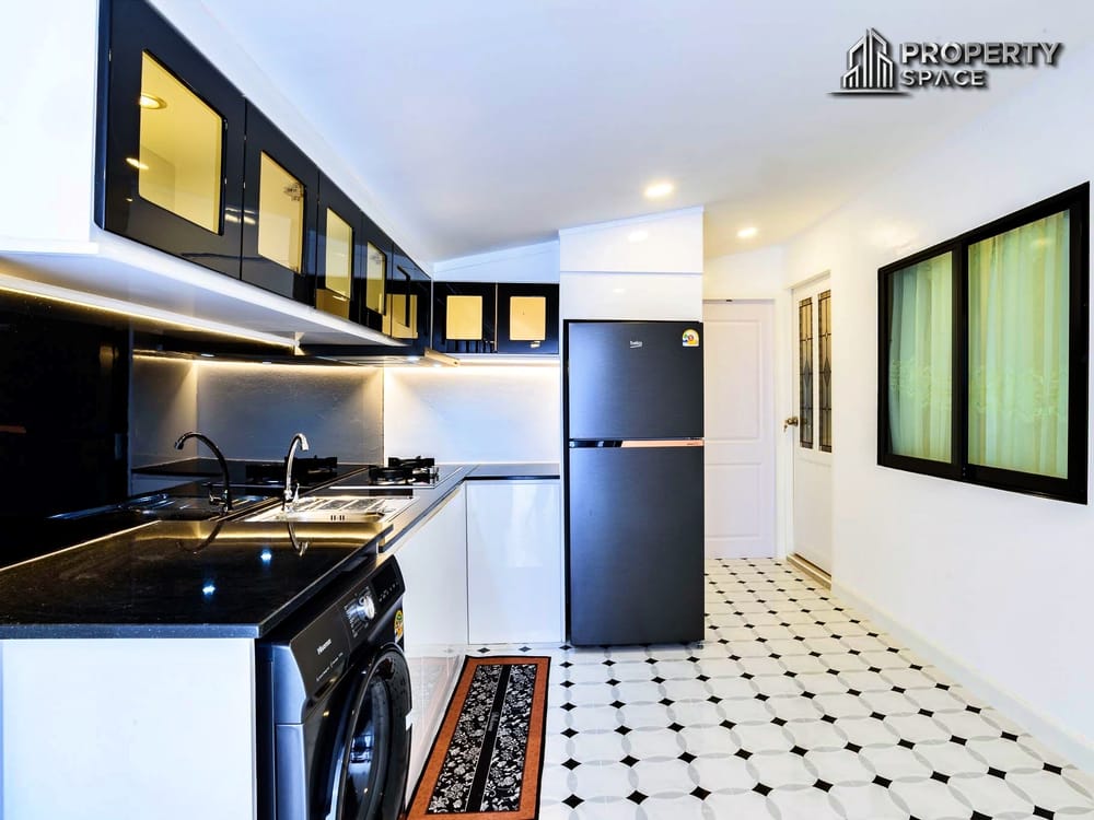Elegant English-Style 3-Bedroom House in Soi Noen Plabwan Pattaya For Sale Image 10