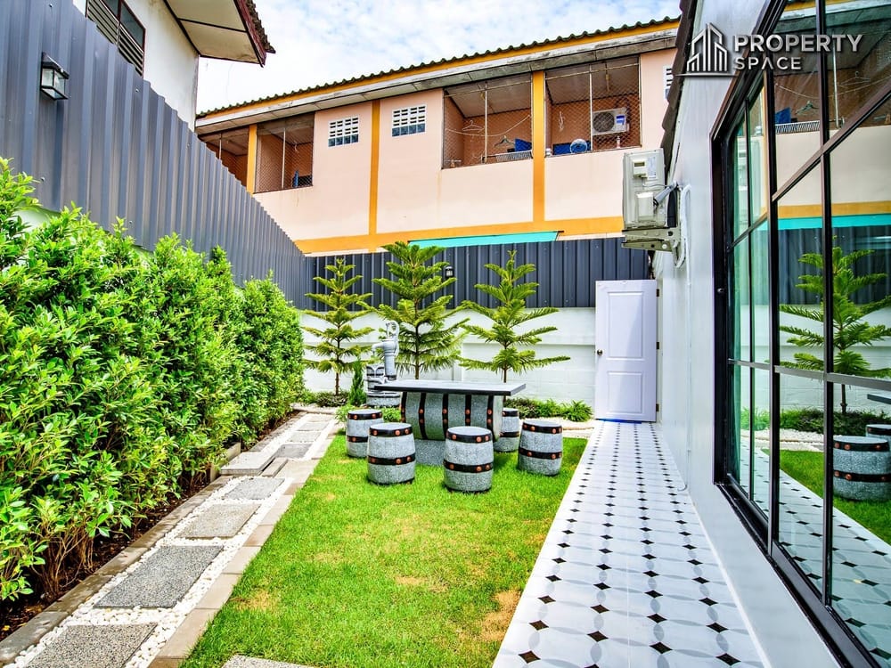 Elegant English-Style 3-Bedroom House in Soi Noen Plabwan Pattaya For Sale Image 25