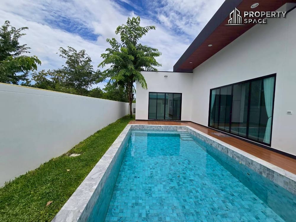 Modern 4 Bedroom Pool Villa In East Pattaya For Sale Image 3