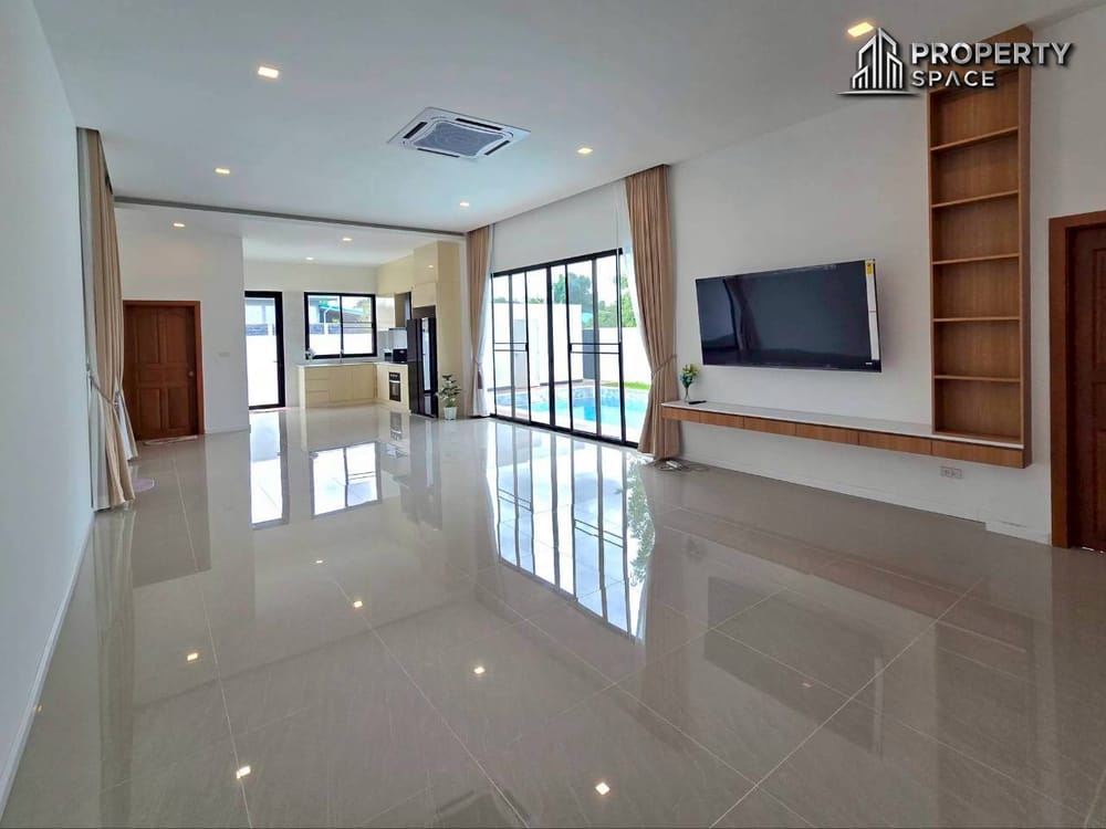 Modern 4 Bedroom Pool Villa In East Pattaya For Sale Image 5