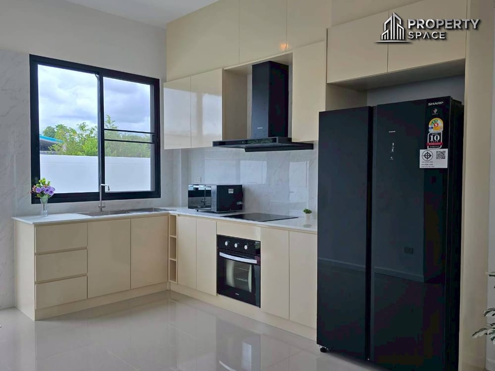 Modern 4 Bedroom Pool Villa In East Pattaya For Sale Image 7