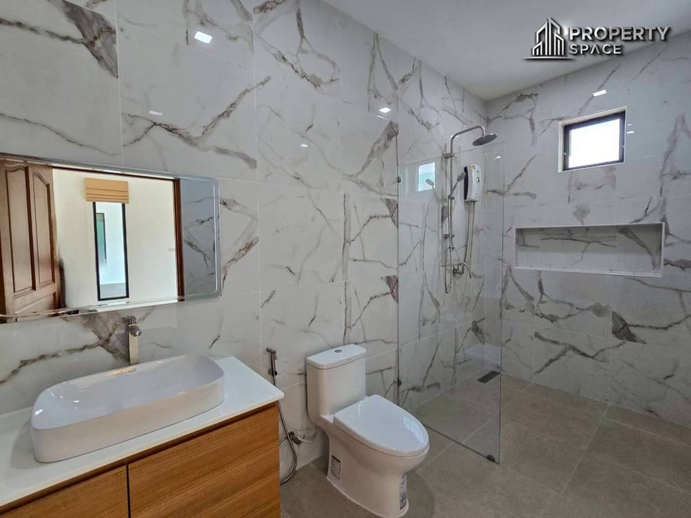 Modern 4 Bedroom Pool Villa In East Pattaya For Sale Image 16