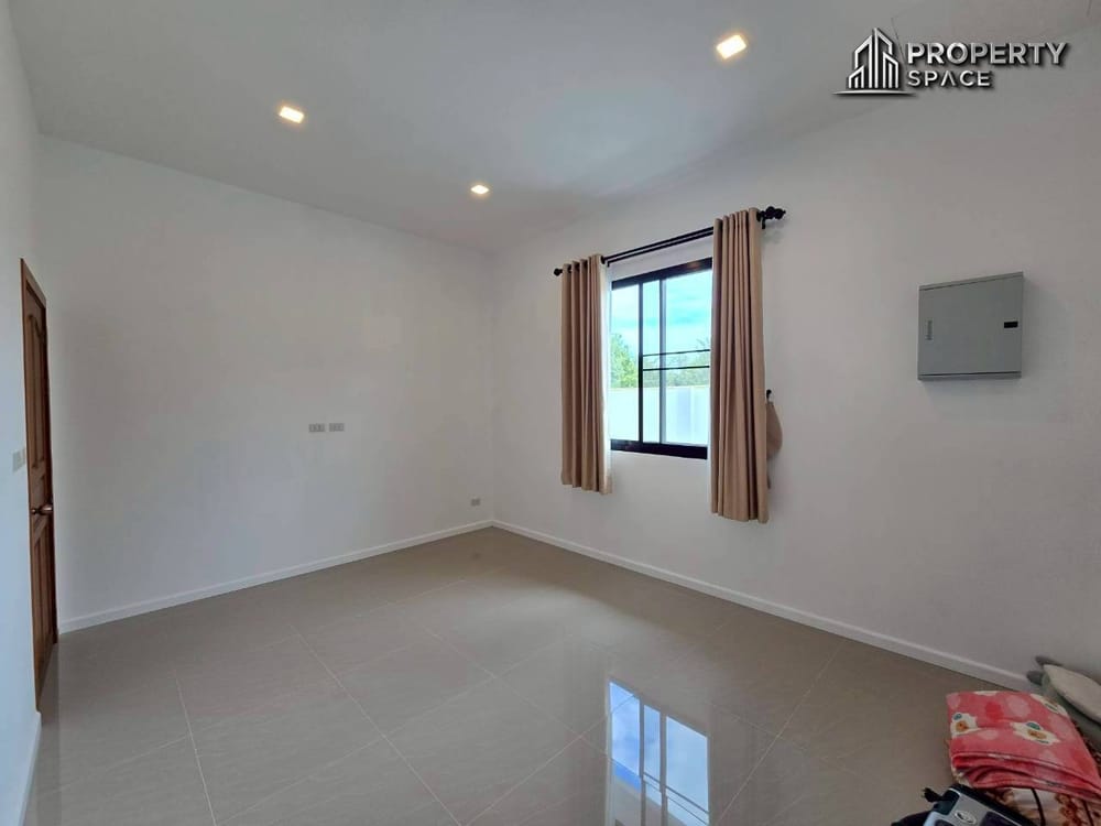 Modern 4 Bedroom Pool Villa In East Pattaya For Sale Image 14