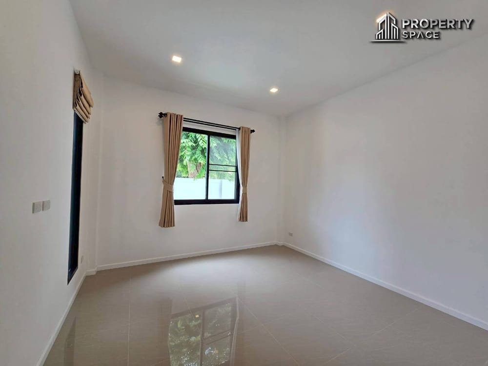 Modern 4 Bedroom Pool Villa In East Pattaya For Sale Image 13