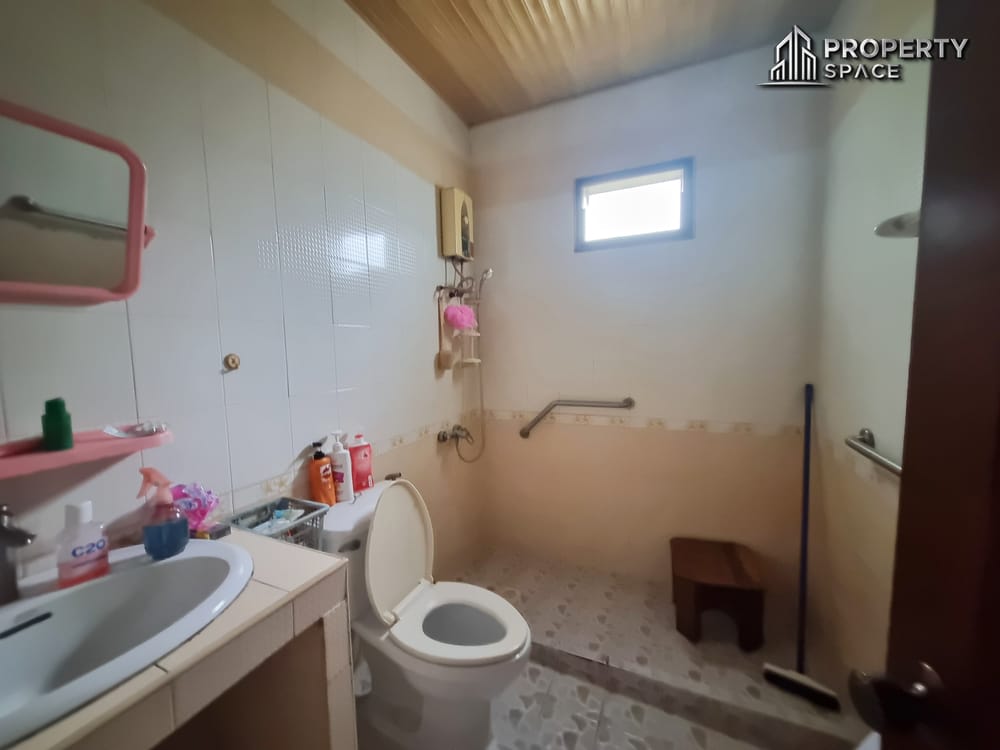 3 Bedroom Detached House In Gated Compound In Nong Pla Lai Pattaya For Sale Image 12