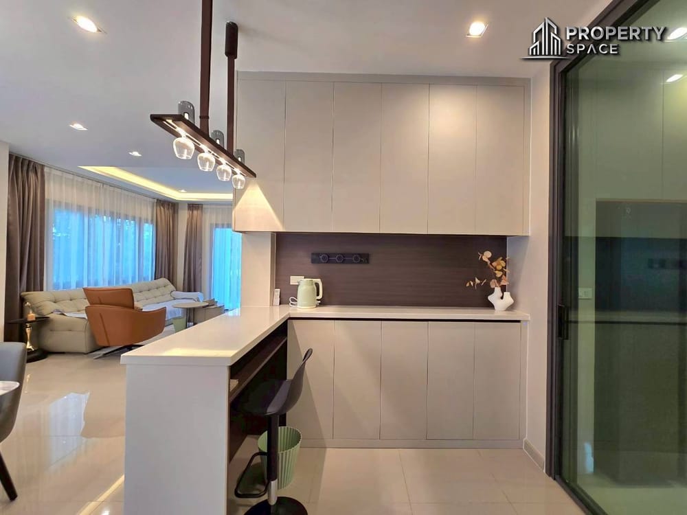 Modern 4-Bedroom Home in Patta Element Pattaya For Rent Image 7