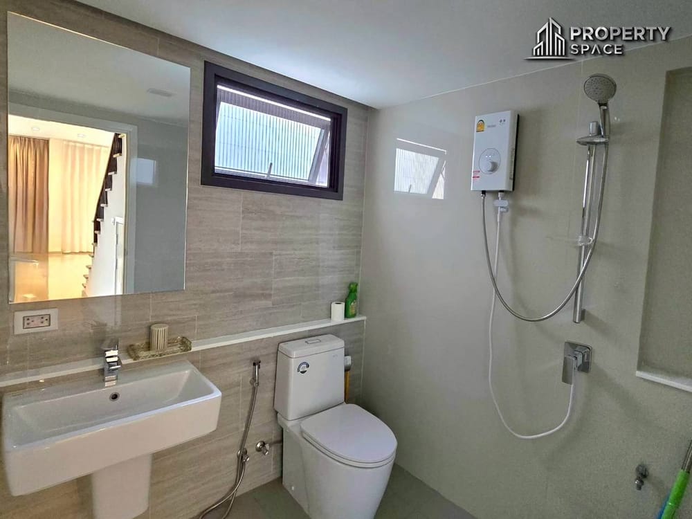 Modern 4-Bedroom Home in Patta Element Pattaya For Rent Image 15