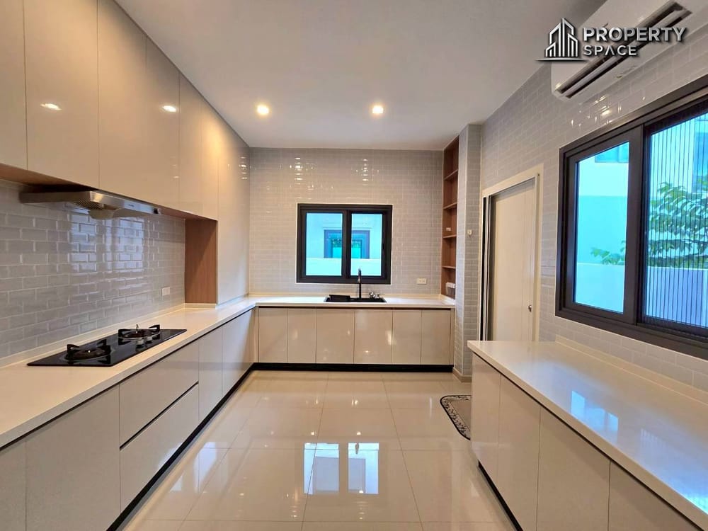 Modern 4-Bedroom Home in Patta Element Pattaya For Rent Image 9