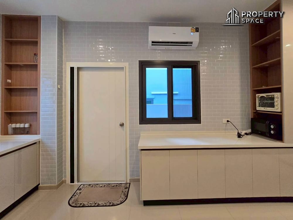 Modern 4-Bedroom Home in Patta Element Pattaya For Rent Image 11