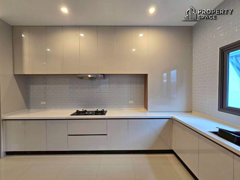 Modern 4-Bedroom Home in Patta Element Pattaya For Rent Image 10