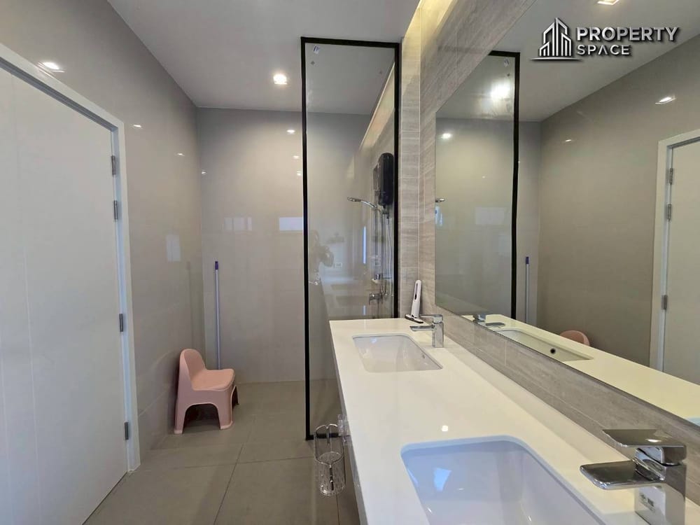 Modern 4-Bedroom Home in Patta Element Pattaya For Rent Image 25