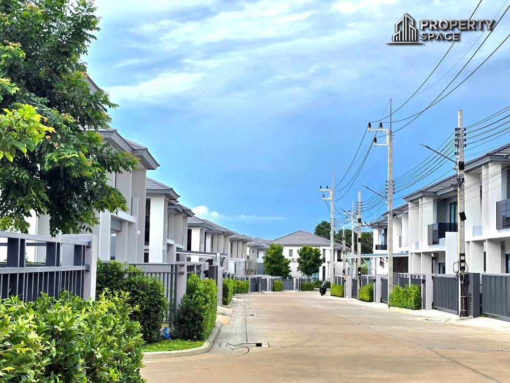 Modern 4-Bedroom Home in Patta Element Pattaya For Rent Image 39