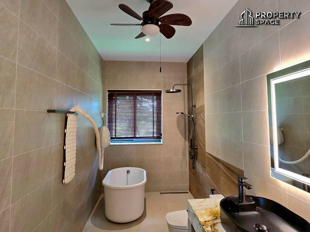 3 Bedroom Pool Villa With Elegant Premium Interiors in East Pattaya For Sale  Image 27