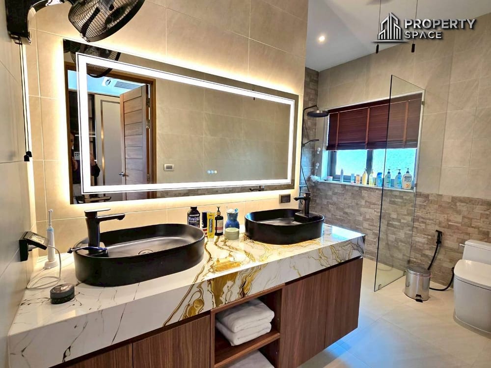 3 Bedroom Pool Villa With Elegant Premium Interiors in East Pattaya For Sale  Image 36