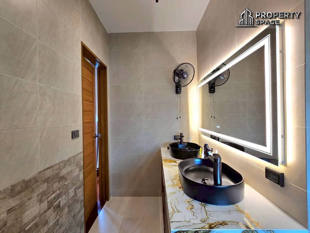 3 Bedroom Pool Villa With Elegant Premium Interiors in East Pattaya For Sale  Image 38