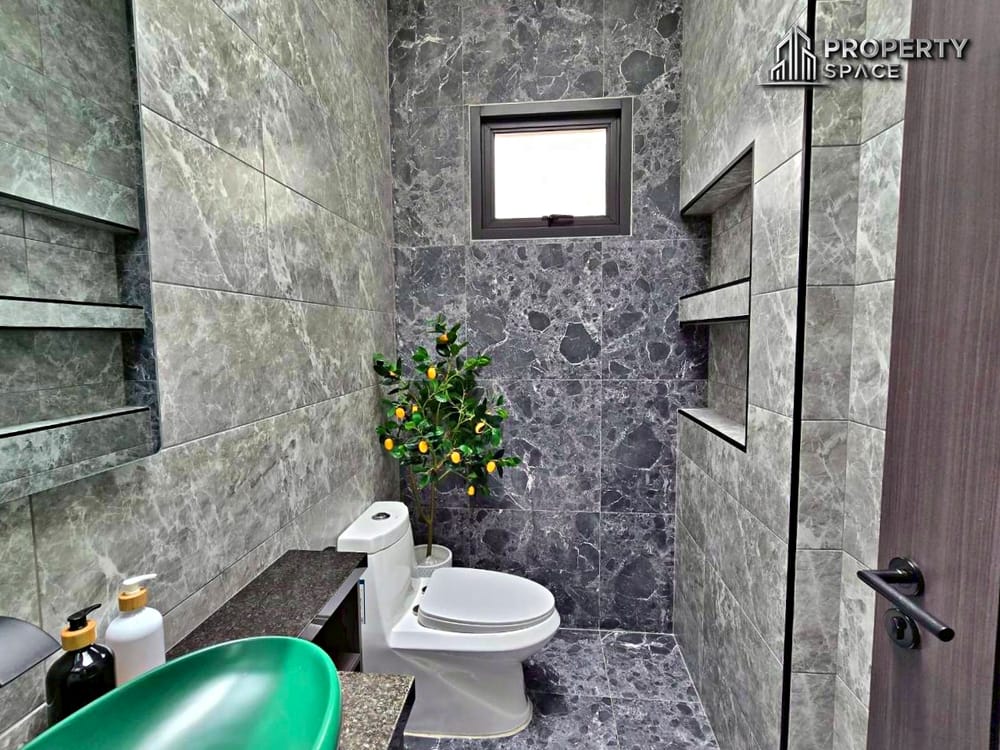 Stunning 3 Bedroom Pool Villa in Soi Siam Country Club Pattaya For Sale Image 17