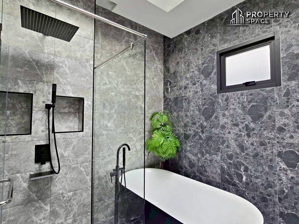 Stunning 3 Bedroom Pool Villa in Soi Siam Country Club Pattaya For Sale Image 24