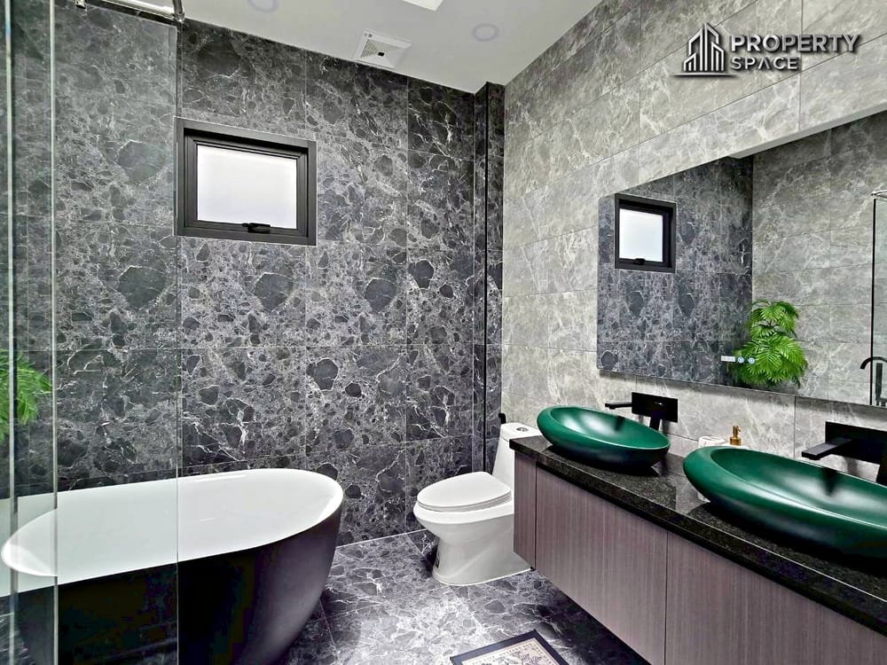 Stunning 3 Bedroom Pool Villa in Soi Siam Country Club Pattaya For Sale Image 23