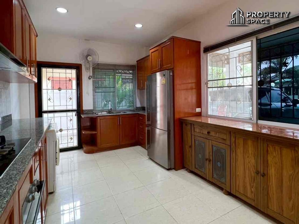 3 Bedroom Detached House In Secured Village East Pattaya For Sale And Rent Image 12