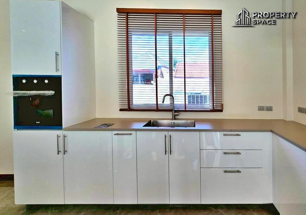 Brand New 3 Bedroom Modern Pool Villa In East Pattaya For Sale Image 11