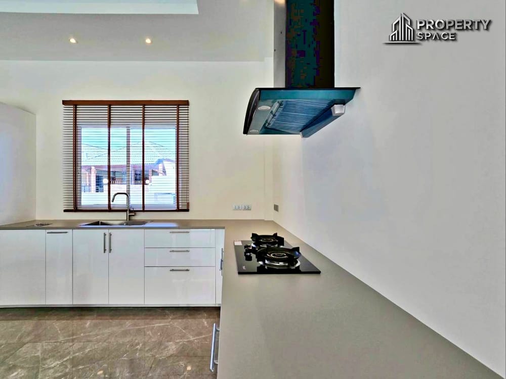 Brand New 3 Bedroom Modern Pool Villa In East Pattaya For Sale Image 12