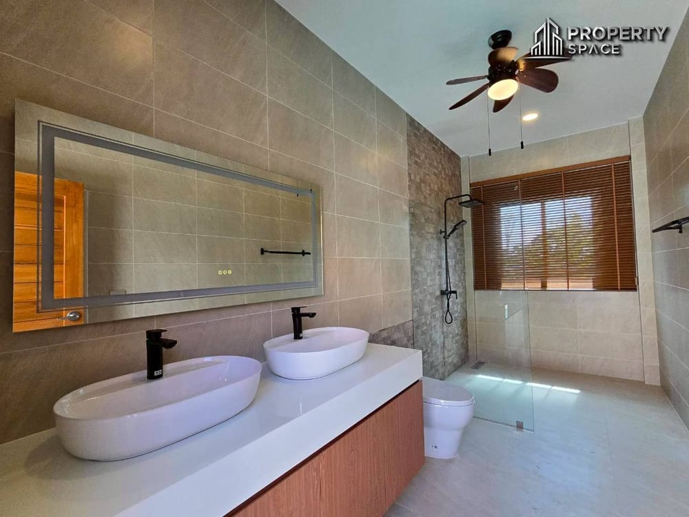 Brand New 3 Bedroom Modern Pool Villa In East Pattaya For Sale Image 18