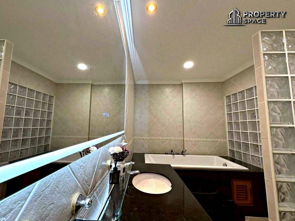 Spacious Seaview 2 Bedroom Condo In View Talay 2A Jomtien For Sale & Rent Image 17