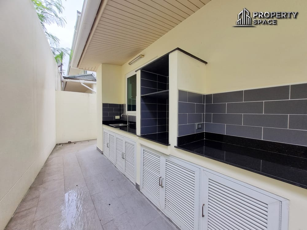 5 Bedroom Pool Villa In Secured Community In Nong Pla Lai Close To Regent International School For Rent Image 15
