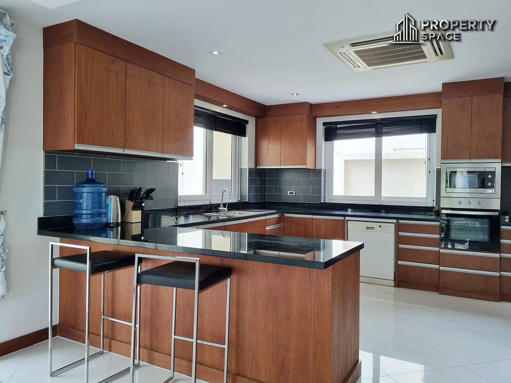 5 Bedroom Pool Villa In Secured Community In Nong Pla Lai Close To Regent International School For Rent Image 10