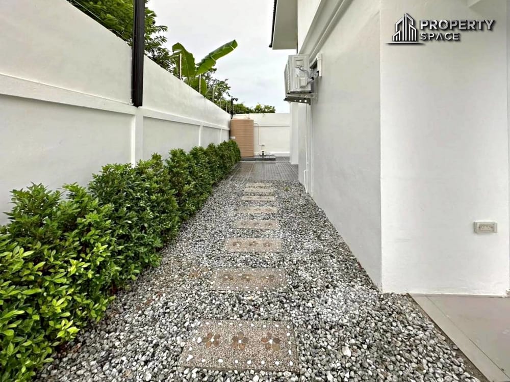Modern 5 bedroom 2 Storey Pool Villa In Chaiyaphruek Pattaya For Sale Image 27