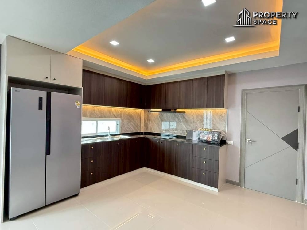 Modern 5 bedroom 2 Storey Pool Villa In Chaiyaphruek Pattaya For Sale Image 9