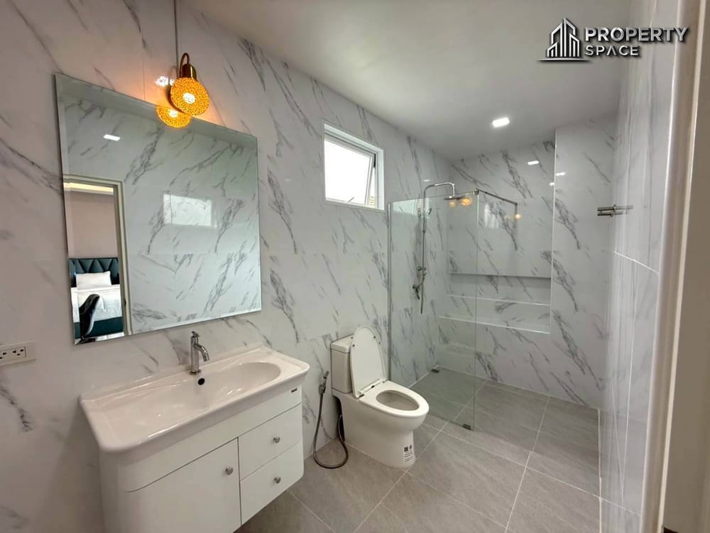 Modern 5 bedroom 2 Storey Pool Villa In Chaiyaphruek Pattaya For Sale Image 12