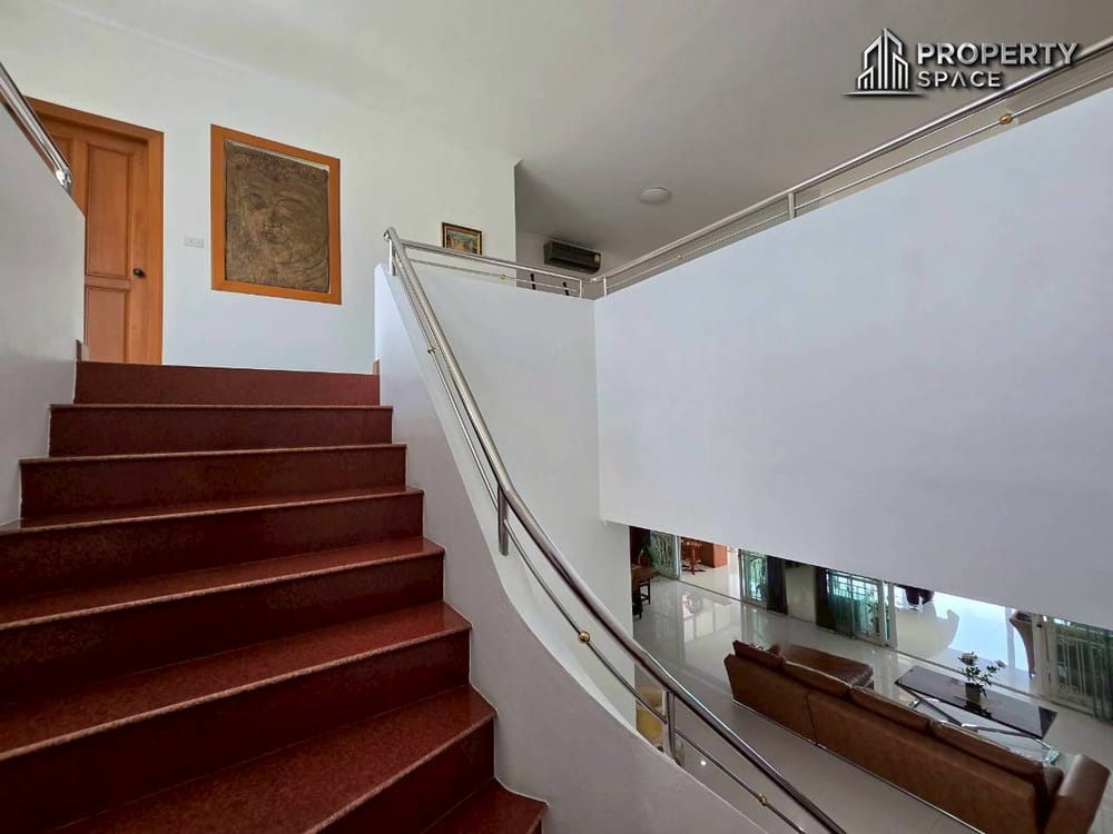 Mediterranean Style 5 Bedroom Pool Villa In East Pattaya For Sale And Rent Image 31