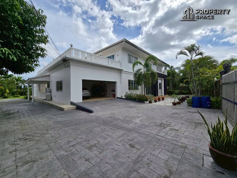 Mediterranean Style 5 Bedroom Pool Villa In East Pattaya For Sale And Rent Image 61
