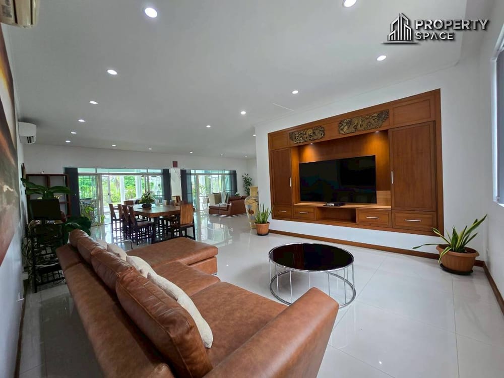 Mediterranean Style 5 Bedroom Pool Villa In East Pattaya For Sale And Rent Image 9