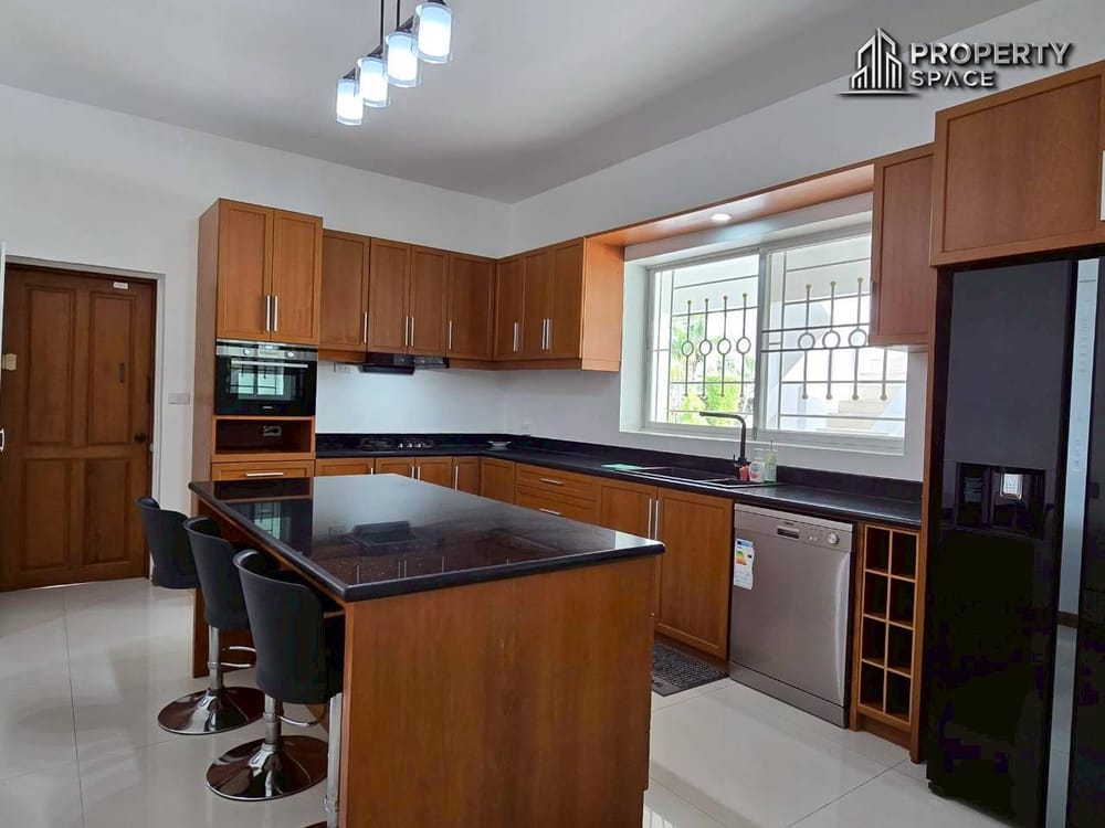 Mediterranean Style 5 Bedroom Pool Villa In East Pattaya For Sale And Rent Image 10