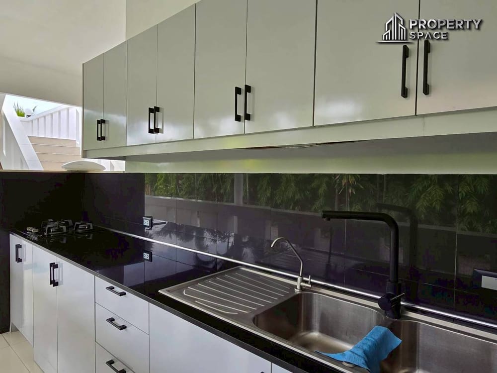 Mediterranean Style 5 Bedroom Pool Villa In East Pattaya For Sale And Rent Image 13