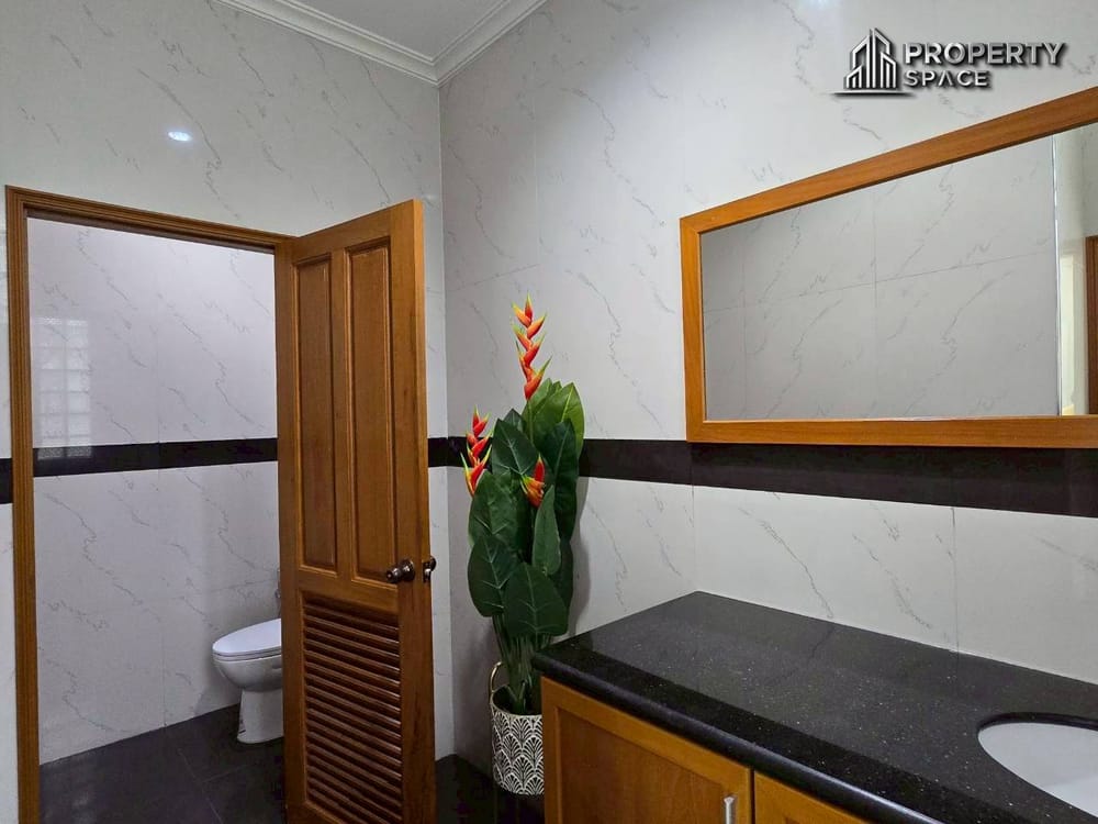 Mediterranean Style 5 Bedroom Pool Villa In East Pattaya For Sale And Rent Image 58