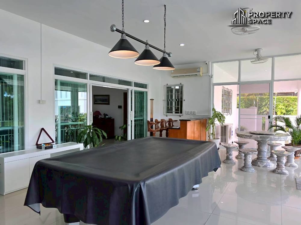 Mediterranean Style 5 Bedroom Pool Villa In East Pattaya For Sale And Rent Image 17