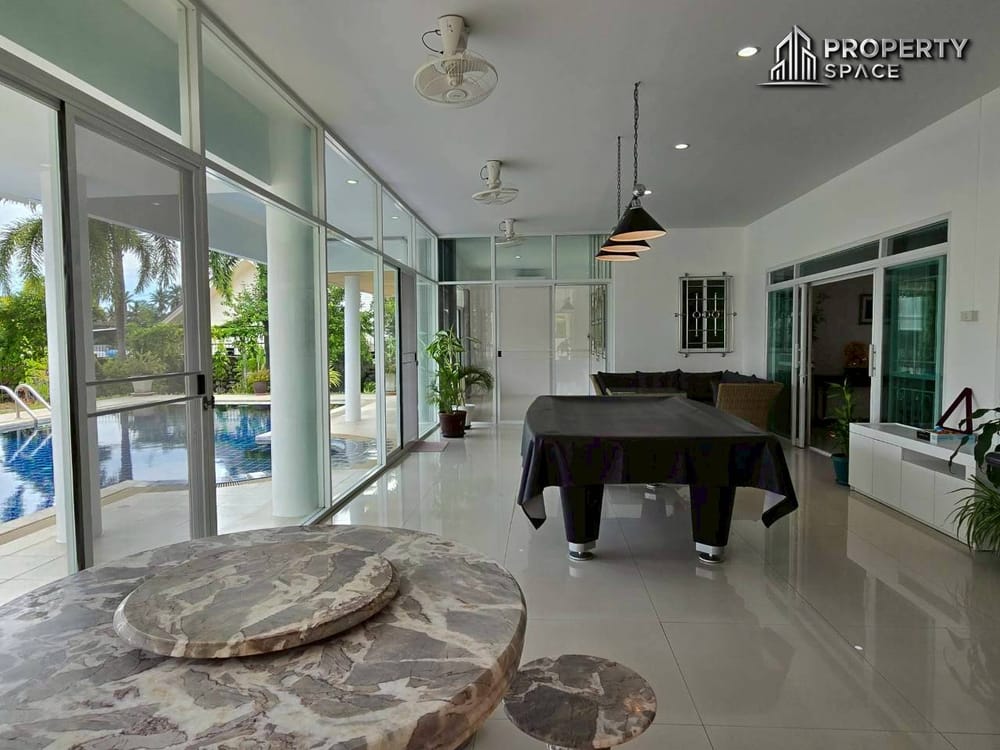 Mediterranean Style 5 Bedroom Pool Villa In East Pattaya For Sale And Rent Image 18