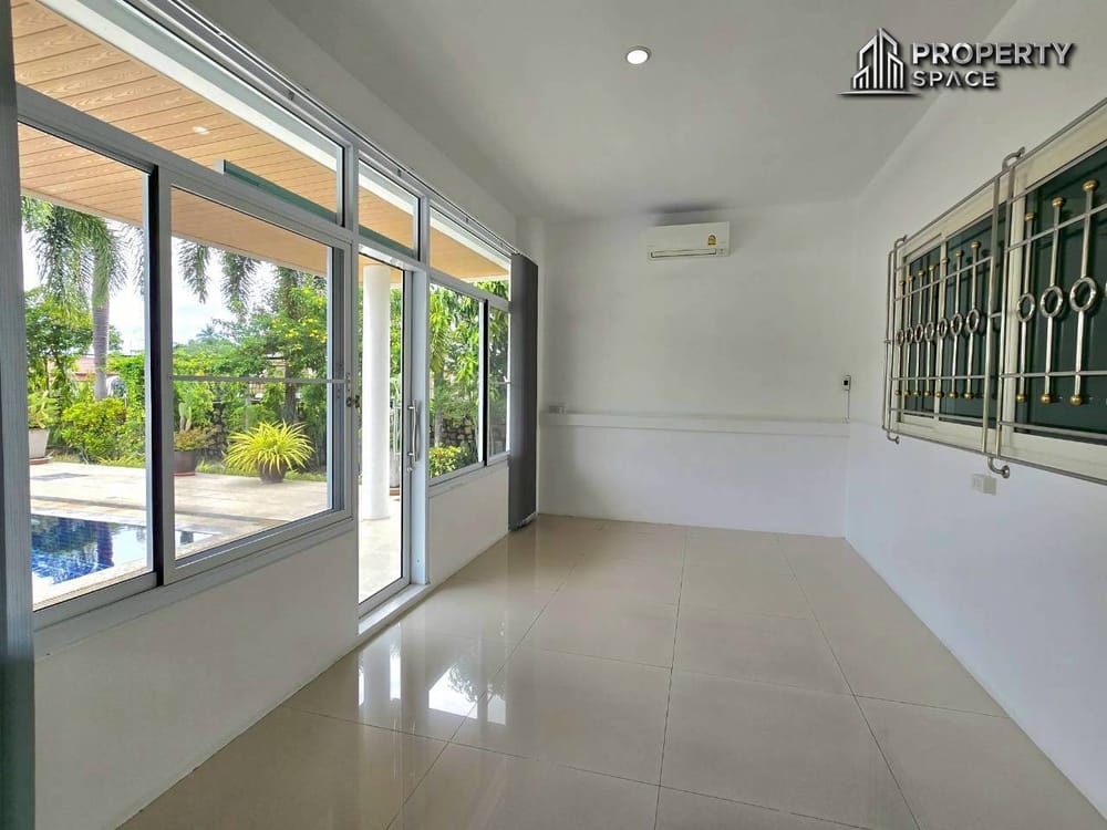 Mediterranean Style 5 Bedroom Pool Villa In East Pattaya For Sale And Rent Image 20