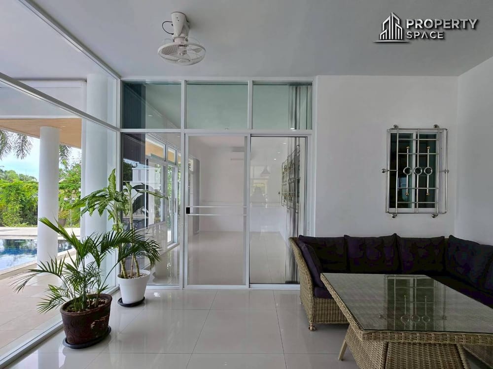 Mediterranean Style 5 Bedroom Pool Villa In East Pattaya For Sale And Rent Image 19
