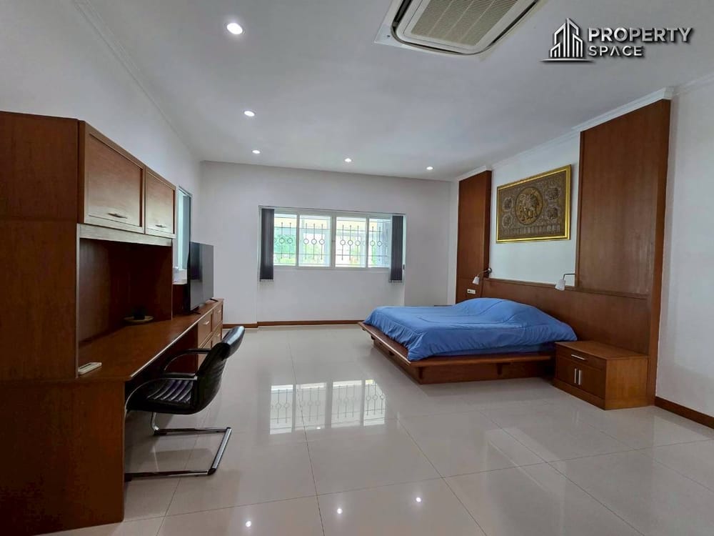 Mediterranean Style 5 Bedroom Pool Villa In East Pattaya For Sale And Rent Image 24