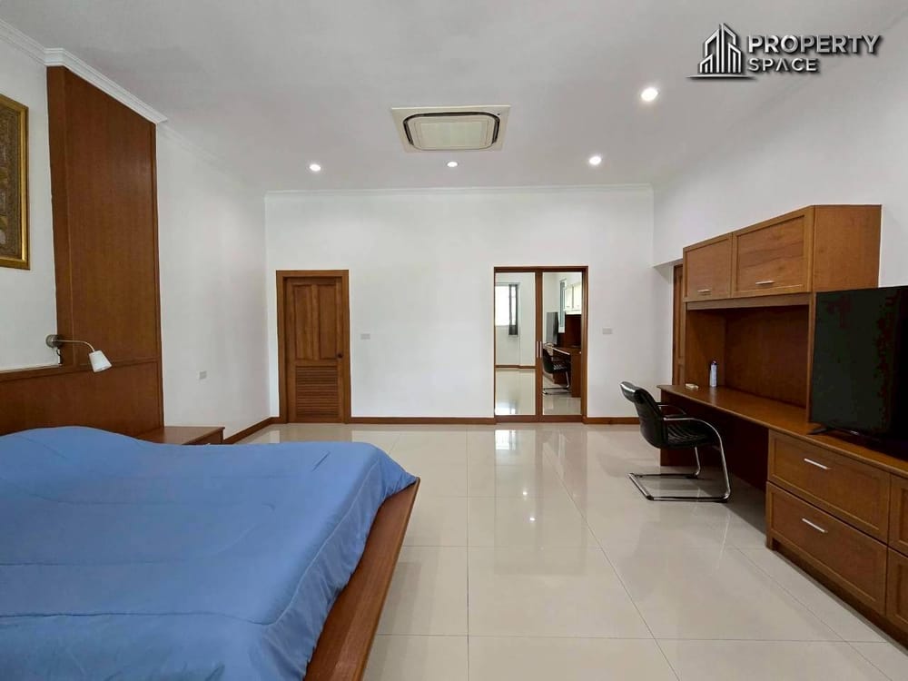 Mediterranean Style 5 Bedroom Pool Villa In East Pattaya For Sale And Rent Image 23