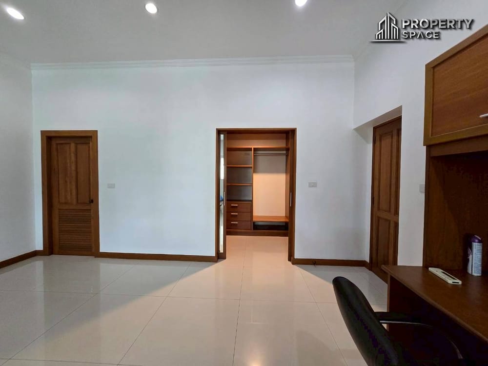 Mediterranean Style 5 Bedroom Pool Villa In East Pattaya For Sale And Rent Image 25